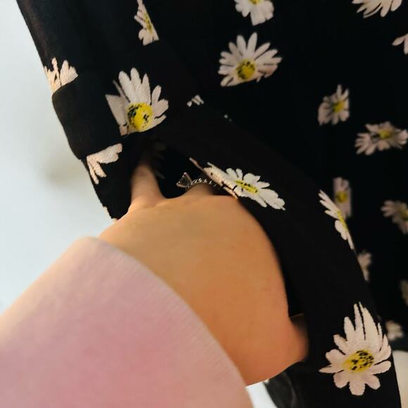 KATE SPADE Women's Black & White Daisy Dot Floral Button Front Romper Size 8 - Picture 9 of 10